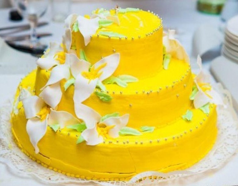 Yellow-white decoration