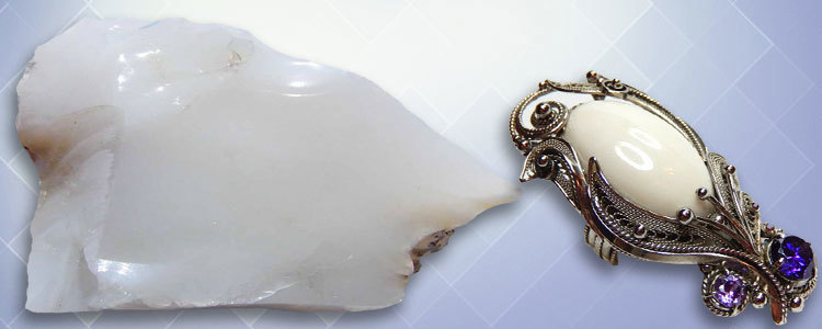 Opal putih cantik dalam produk