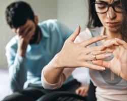 Penyesalan wanita yang bercerai: Alasan dan contoh utama dari kehidupan wanita yang bercerai