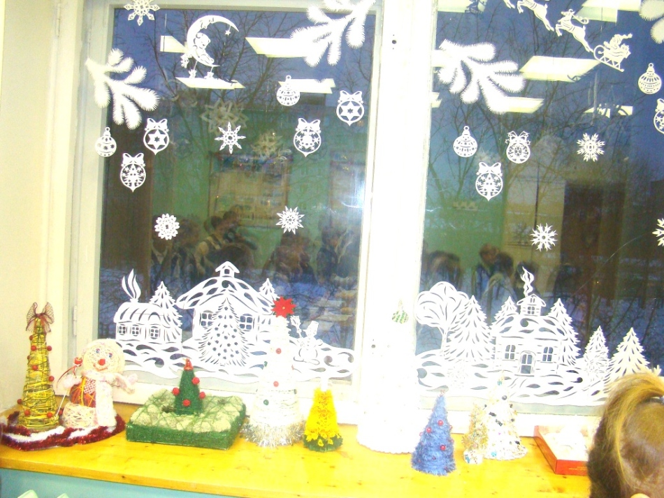 Contoh gambar pola beku musim dingin di jendela