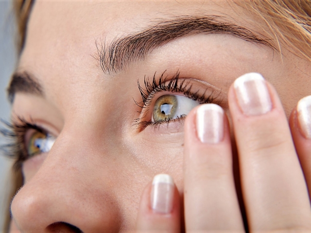 Klåda, skalning och rodnad av ögonbrynen: orsaker, behandling. Varför rodna, ögonbrynen kliar och faller ut, hur man behandlar dem?