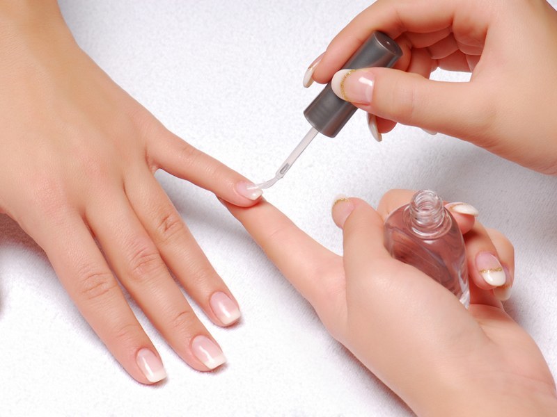 On a weak nail plate, the gel varnish will not last long