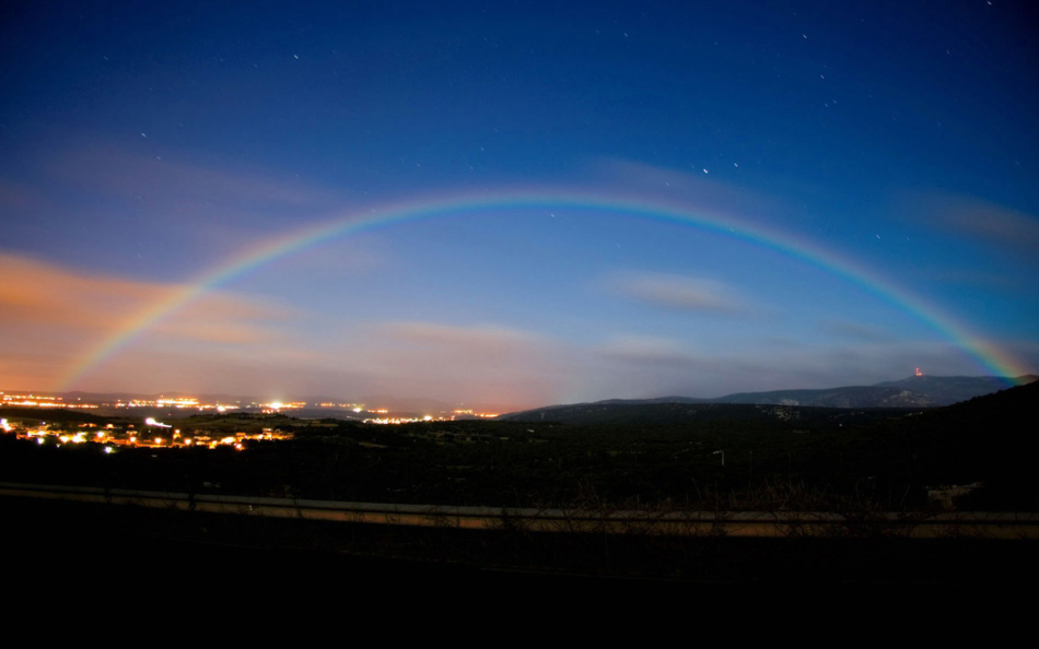 Why is the rainbow the color of the color on the dark night sky at night: interpretation of sleep
