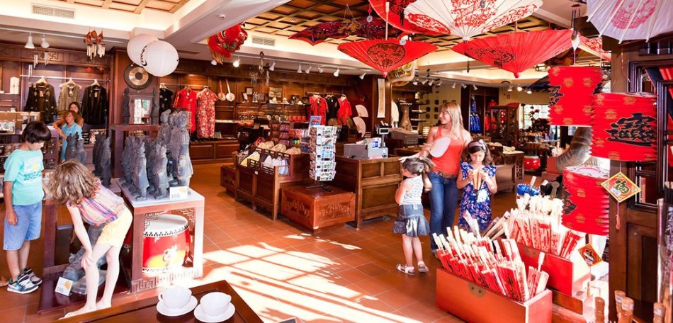 Chinese souvenir shop, port Aventure