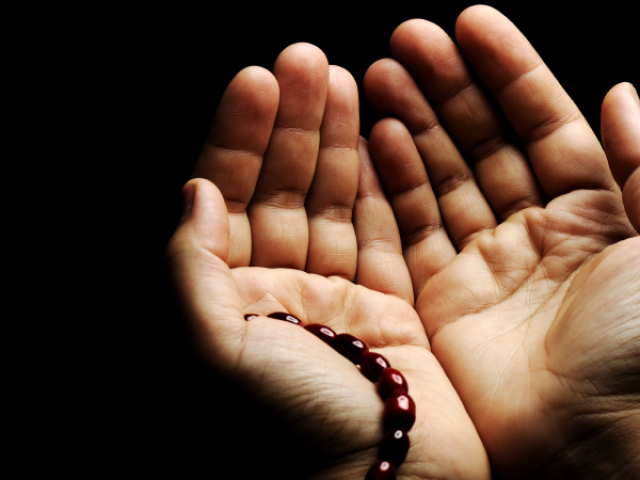 Comment faire un dua à Allah avec une demande, après la prière, pour les morts, les femmes?