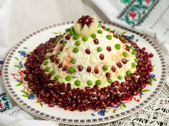 Салат «Красная шапочка» с пекинской капустой, рецепт с фото — steklorez69.ru