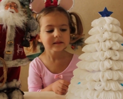 DIY Fracture Christmas tree crafts: ideas, step -by -step instructions with photos, video. Beautiful Christmas tree from cotton pads - application, on a postcard, cardboard, paper, flat, voluminous: manufacturing for children to kindergarten, school, for decorating the house