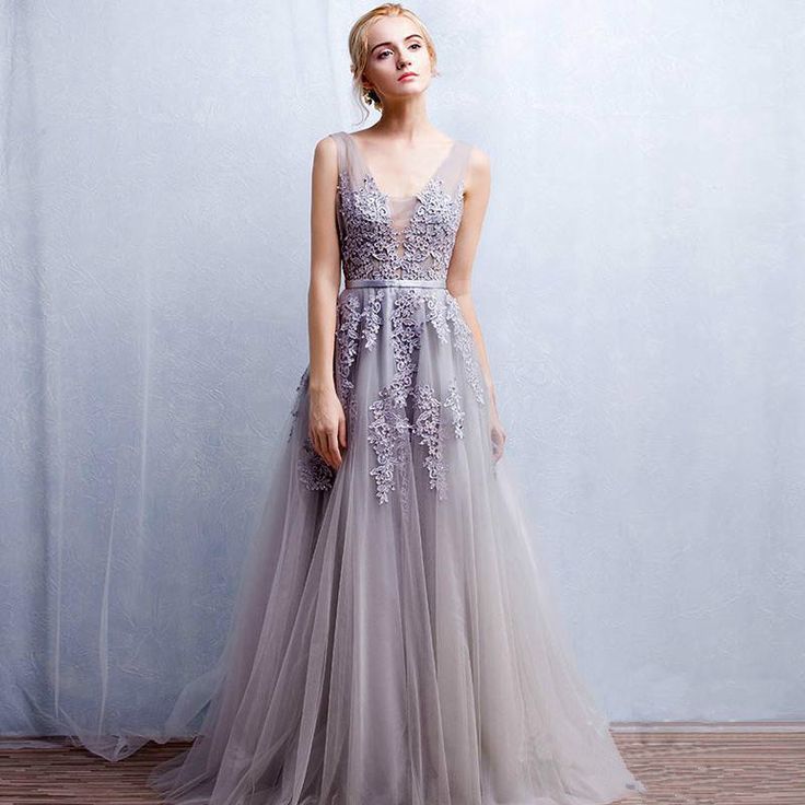 The maxi dress for graduation 2023 is very exquisite, and does not require additional jewelry