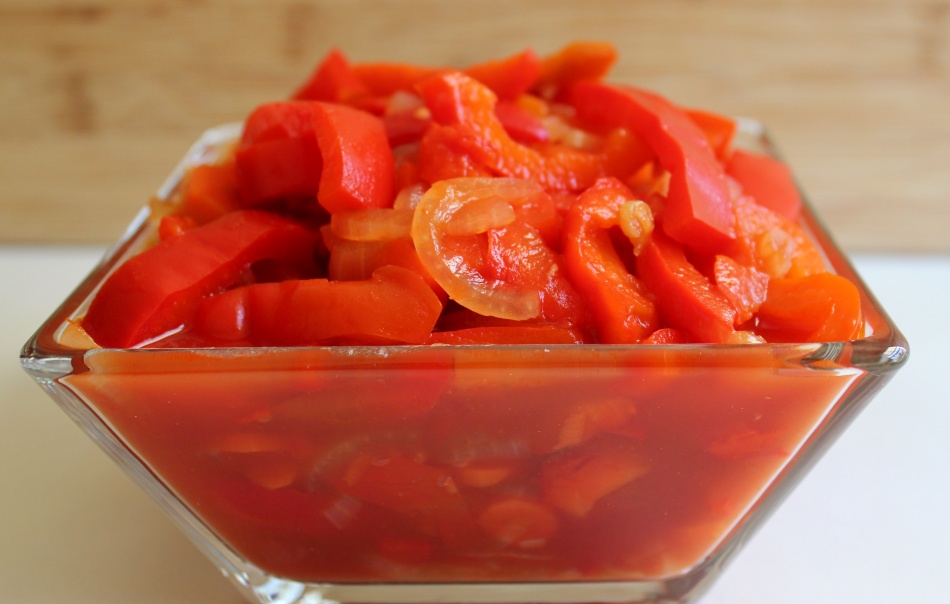 Bulgarian pepper lecho with carrots