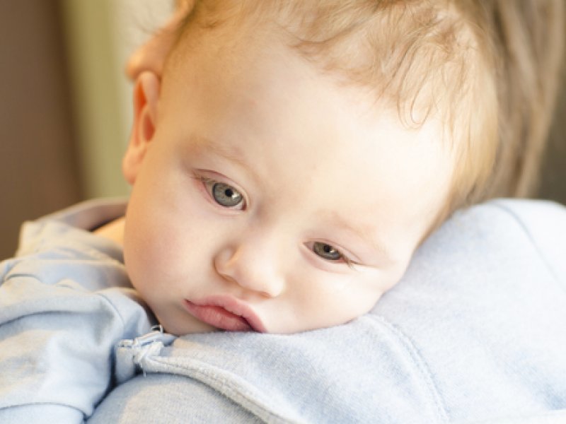 Can the child's eyes be fester when teeth teething?