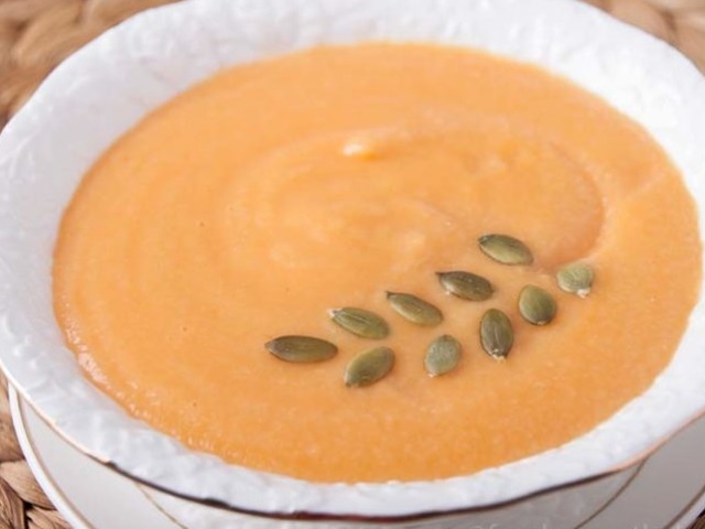 Pumpkin porridge with a manke on milk: a recipe on a stove and in a slow cooker