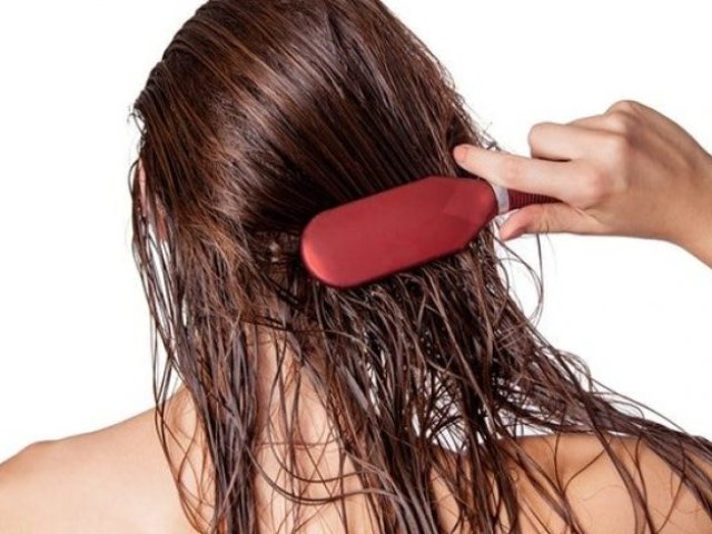 Mengapa Anda tidak bisa menyisir rambut basah? Kapan menyisir rambut Anda dengan benar setelah mencuci kepala?