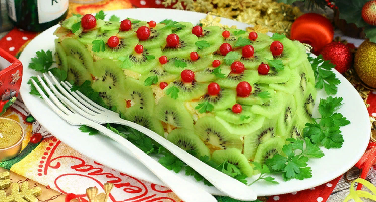 The idea of \u200b\u200bdecorating New Year's salad