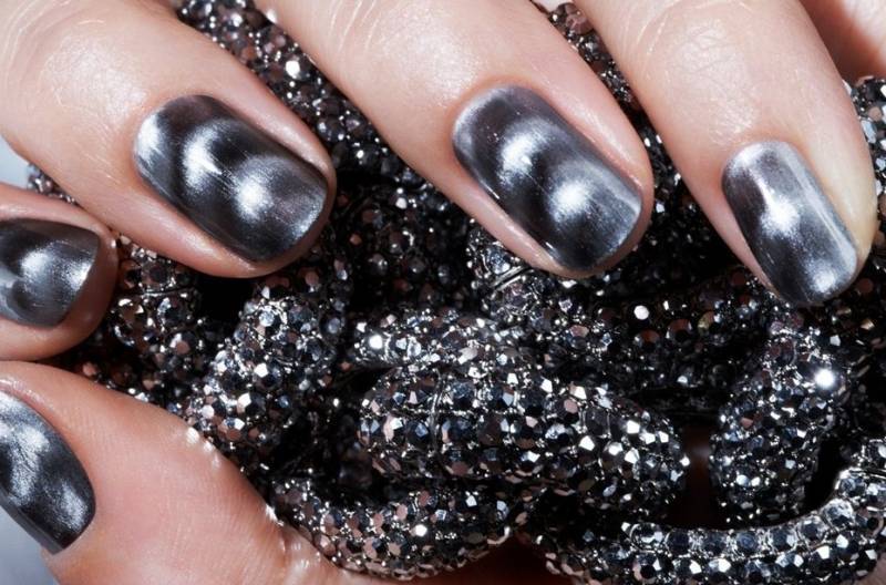 Volumetric 3D manicure for winter 2016