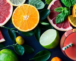 Koliko kalorij je v oranžni in mandarini v 100 gramih, v 1 kosu srednje velikosti, z lupino in brez lupine? Ali pomaranče in mandarine pospešijo metabolizem, ko izgubljajo težo?