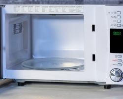 Bagaimana dan berapa banyak untuk mensterilkan bank kosong dalam microwave? Bagaimana cara mensterilkan tiga bank di microwave?