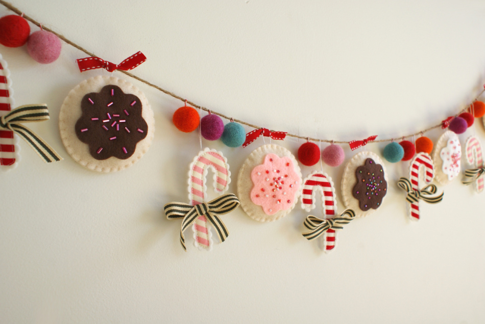 New Year's decor on the wall with your own hands - garlands