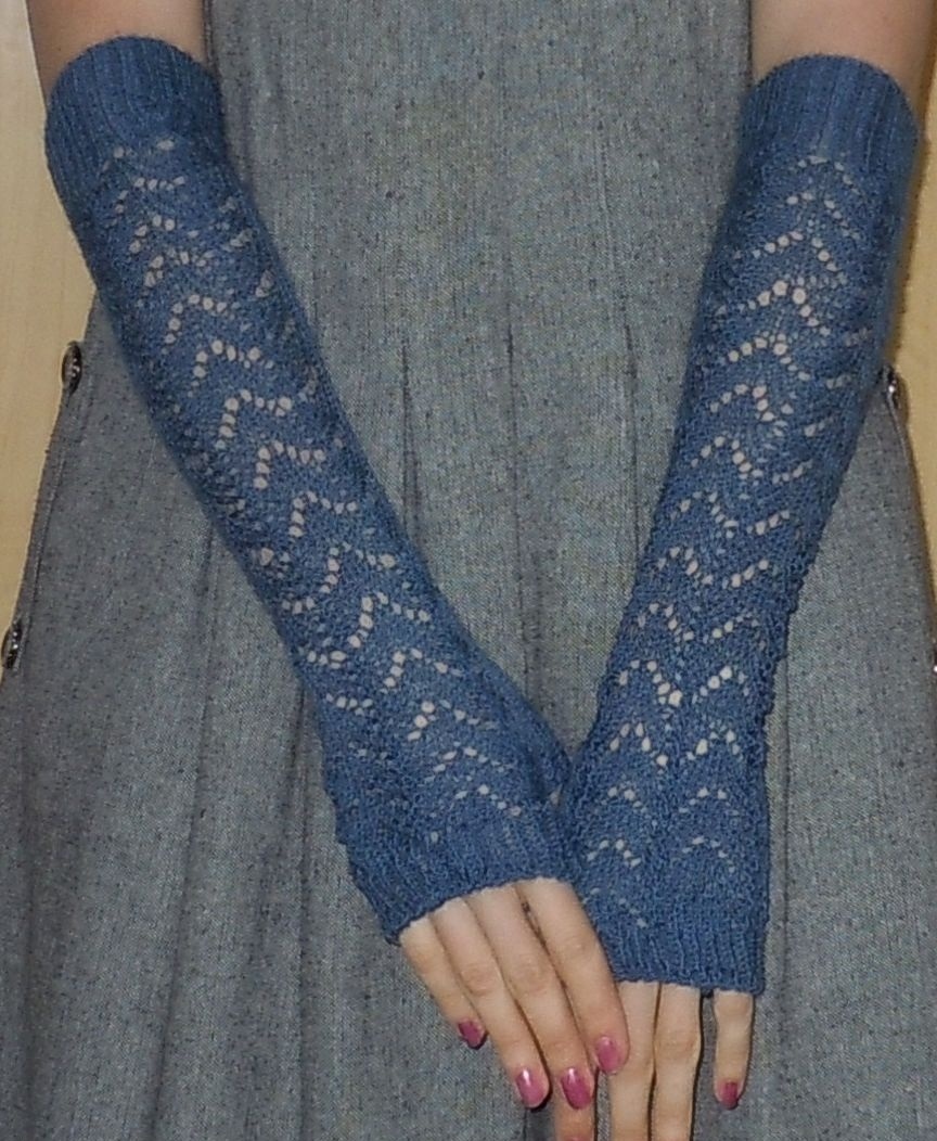 Pripravljene -narejene rokavice z dolgimi lasmi s pletenimi iglami, primer 2