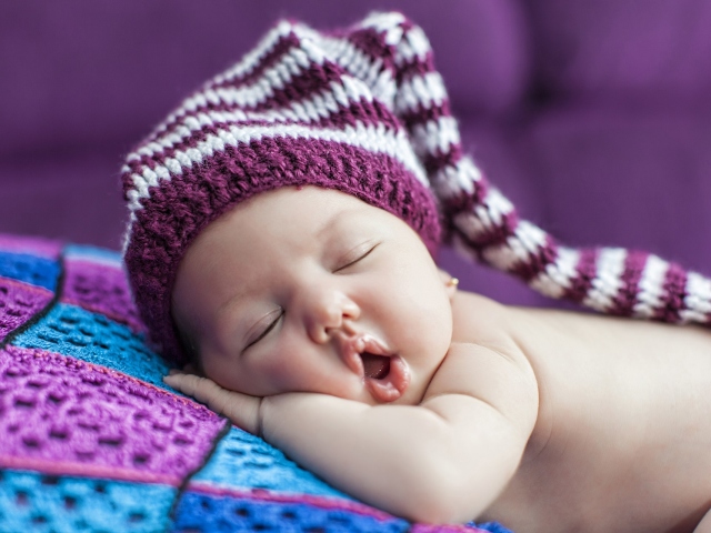 Почему у ребенка потеет голова во сне? Что делать, если у ребенка потеет голова во сне?