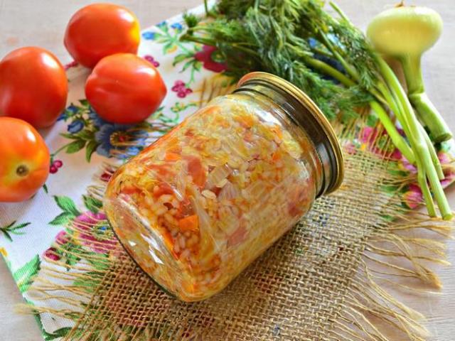 Salade d'hiver des tomates avec du riz: 2 meilleures étapes à étape avec des ingrédients détaillés