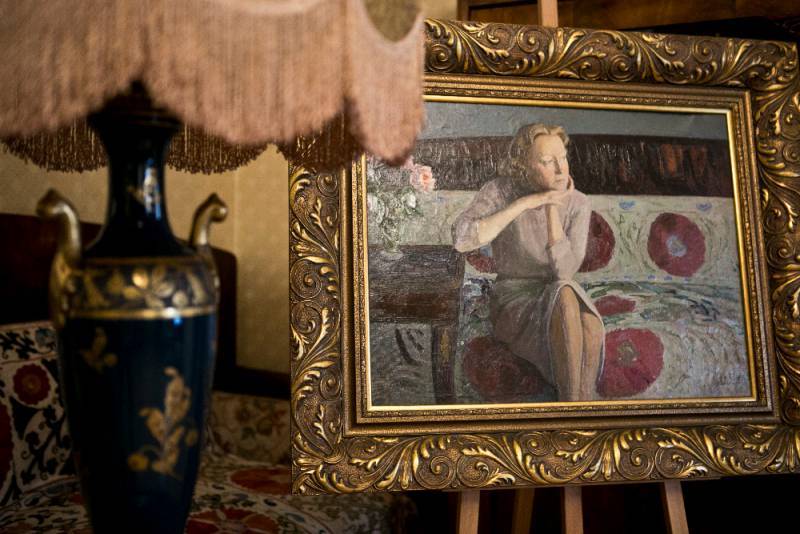 Portrait of the ballerina in her apartment-museum