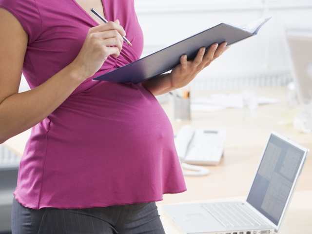 How to go on maternity leave at work, what documents you need to draw up, what payments to receive: the rights of an employee who goes on maternity leave to the Russian Federation, Ukraine. Is it profitable to go on vacation before maternity leave, from the decree on maternity leave? Do they go on maternity leave, IP?