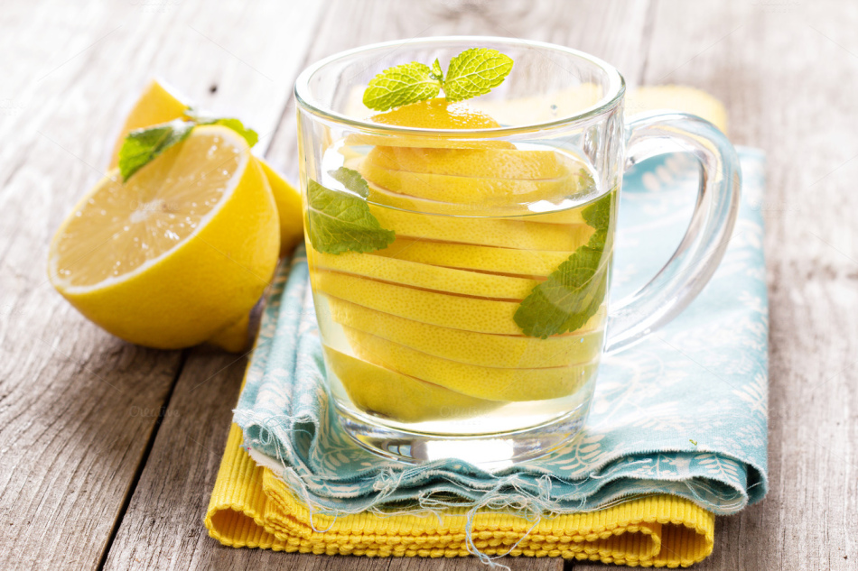 Manfaat lemon dengan air mineral