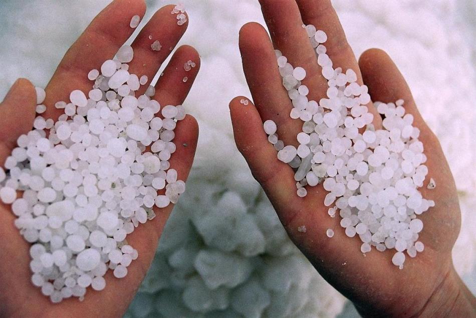Le sel de mer aidera à éliminer les symptômes des aisselles d'hyperhidrose pendant un certain temps