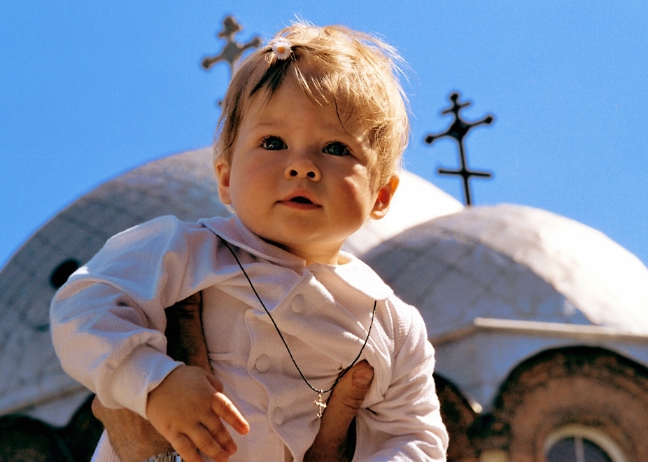 Une croix sur un enfant