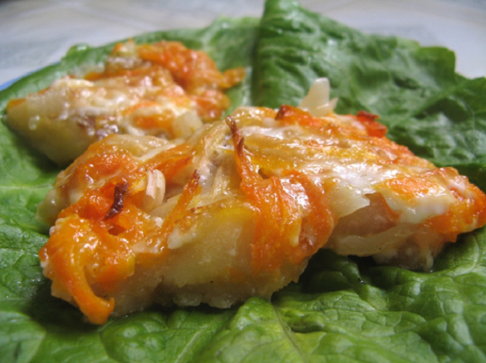 Cod dengan bawang dan wortel: Opsi untuk menyajikan hidangan