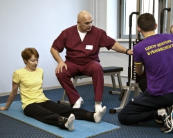 Bubnovsky - Guérison de la colonne vertébrale et des articulations: quelle est la base de la méthodologie, comment la gymnastique du patient affecte, la préparation des exercices, un ensemble d'exercices, vidéo