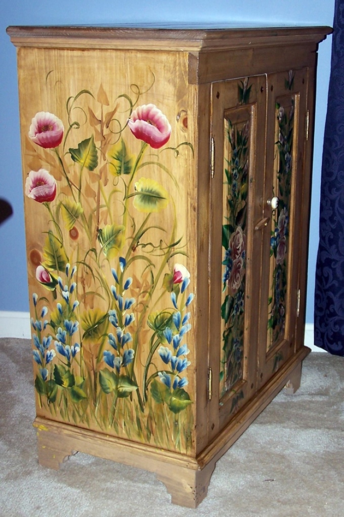 Découpage de l'armoire avec des peintures acryliques