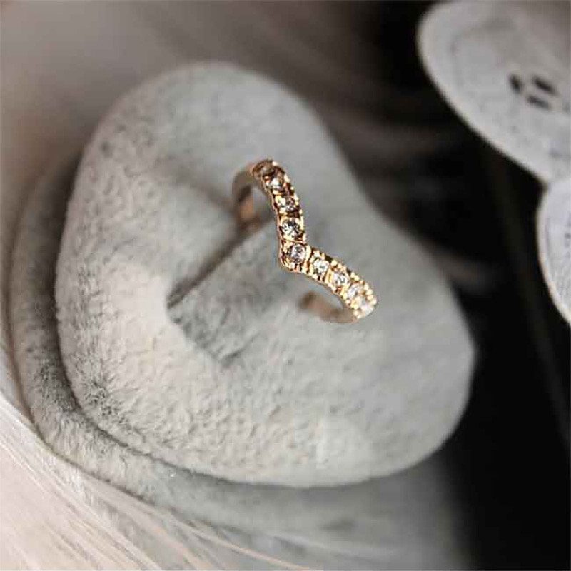 Inexpensive female ring with Aliexpress, the cost is about 6 rubles.