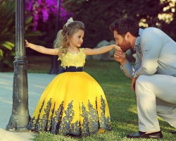 Vestidos infantiles para la graduación en Lamoda: revisión, catálogo, precio, foto. ¿Cómo comprar un vestido para niños de la marca elegante y de moda para la graduación para una niña en jardín de infantes y 4to grado de una escuela en la tienda en línea de Lamoda?