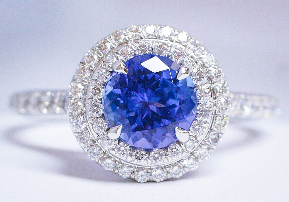 Ring with Tanzanite