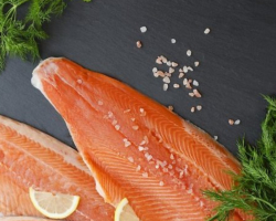 Cara memberi salut pada trout merah di rumah: Metode, resep untuk memasak, memilih ikan untuk garam. Trout lemah asin di rumah: Resep