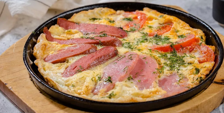 Ujeto para el desayuno con verduras y restos