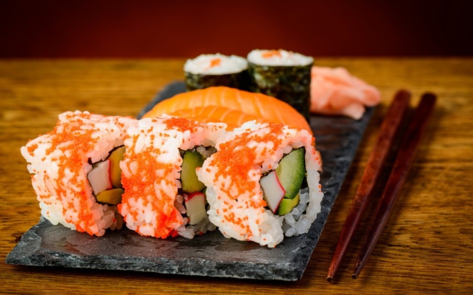 Apa perbedaan antara sushi dari gulungan, mana yang lebih baik, lebih enak?