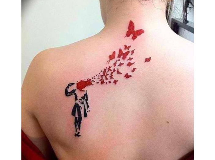 Tényleges tetoválások egy lapáton a lányok számára