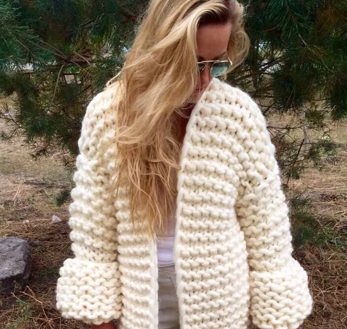 Light cardigan from thick yarn