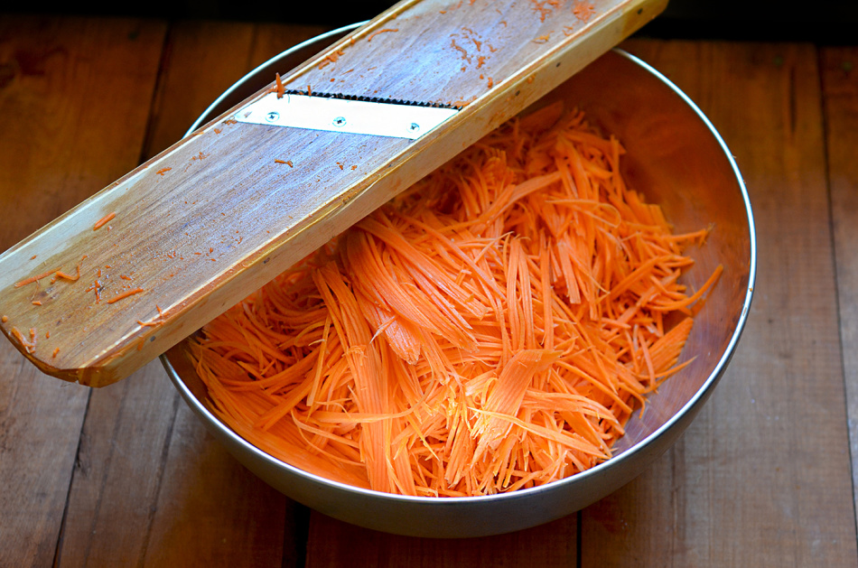 Τι μοιάζει με ένα πλέγμα χεριών για τα καρότα της Κορέας, με τα οποία είναι τα ακροφύσια: Κατάλογος, Φωτογραφία