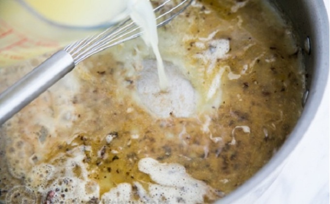 Тефтели из куриного фарша с рисом в сливочном соусе: приготовление соуса