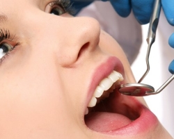 Que faire si la dent fait mal, comment soulager les maux de dents? Médicaments, médicaments, médicaments pour douleurs dentaires et analgésique maison
