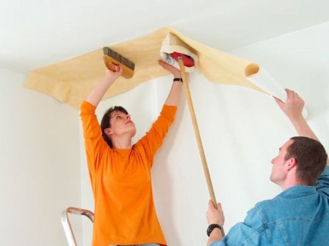 How to properly glue the wallpaper on the ceiling with liquid, vinyl, non -woven, paper, 3D, under painting, murals, so that there are no joints? How to prepare the ceiling for wallpapering? How to stick wallpaper on the ceiling alone?