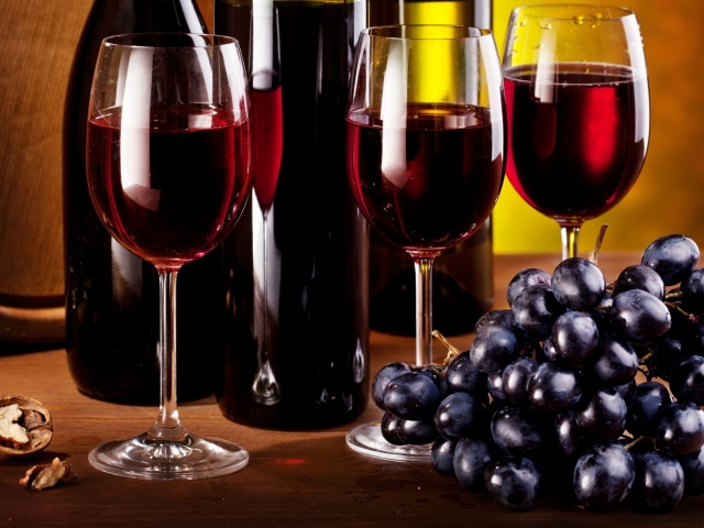 Anggur merah adalah properti yang berguna dengan penggunaan sedang. Tentang manfaat dan bahaya anggur merah