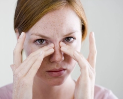 Bolečina v očeh pri premikanju zrkla, ko utripa in pritiska: vzroki in zdravljenje. Bolečina v očeh po varjenju, računalnik: kako zdraviti? Očesne kapljice od bolečine v očeh