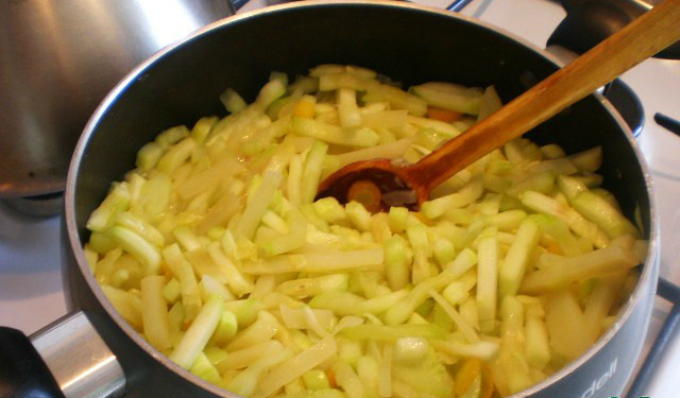 Pucker puree soup: slightly fry ofoshchi