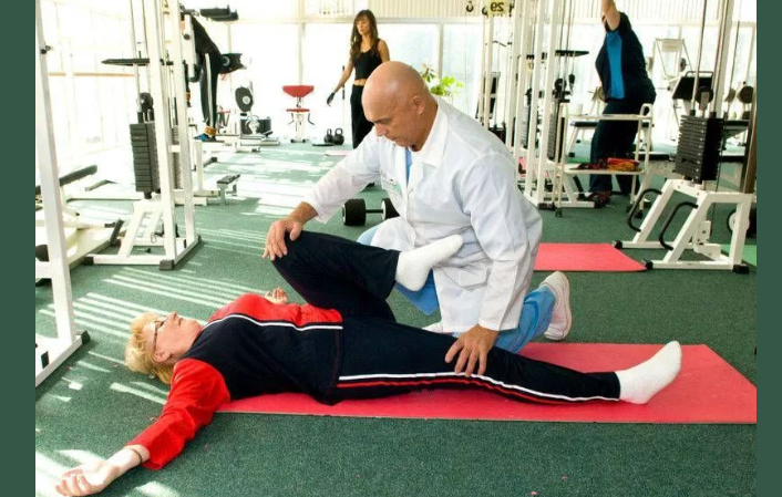 Gymnastics lessons according to the method of Dr. Sergei Bubnovsky for the knee joints