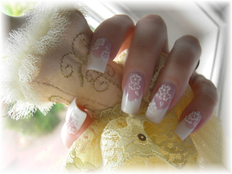 Fashionable manicure shellac for a wedding