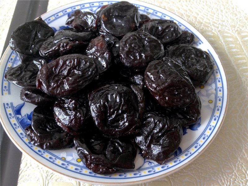 You can dry the prunes in the microwave
